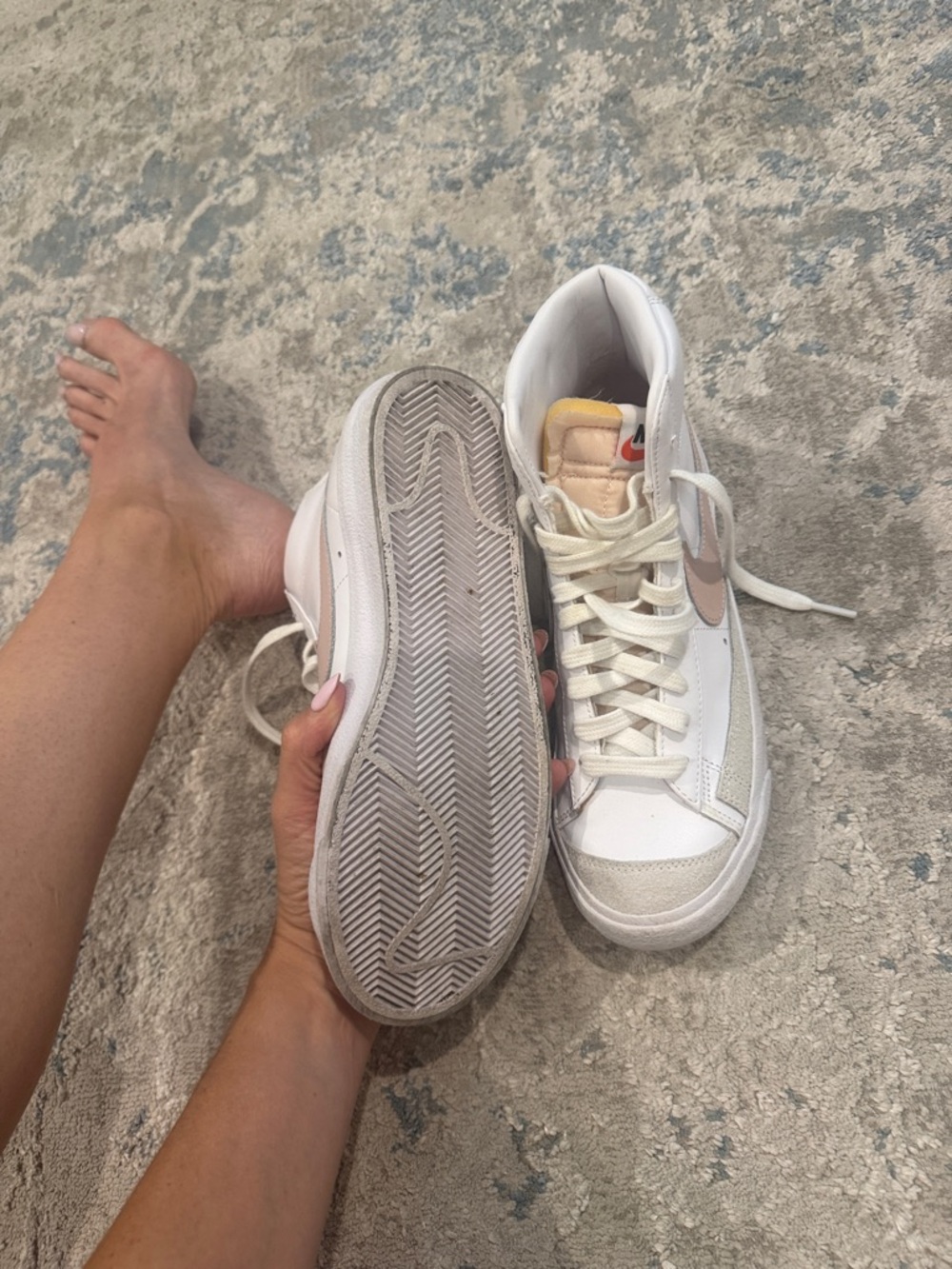 Nike Women’s Blazer Mid with Pale Pink Swoosh - Picture 5 of 5